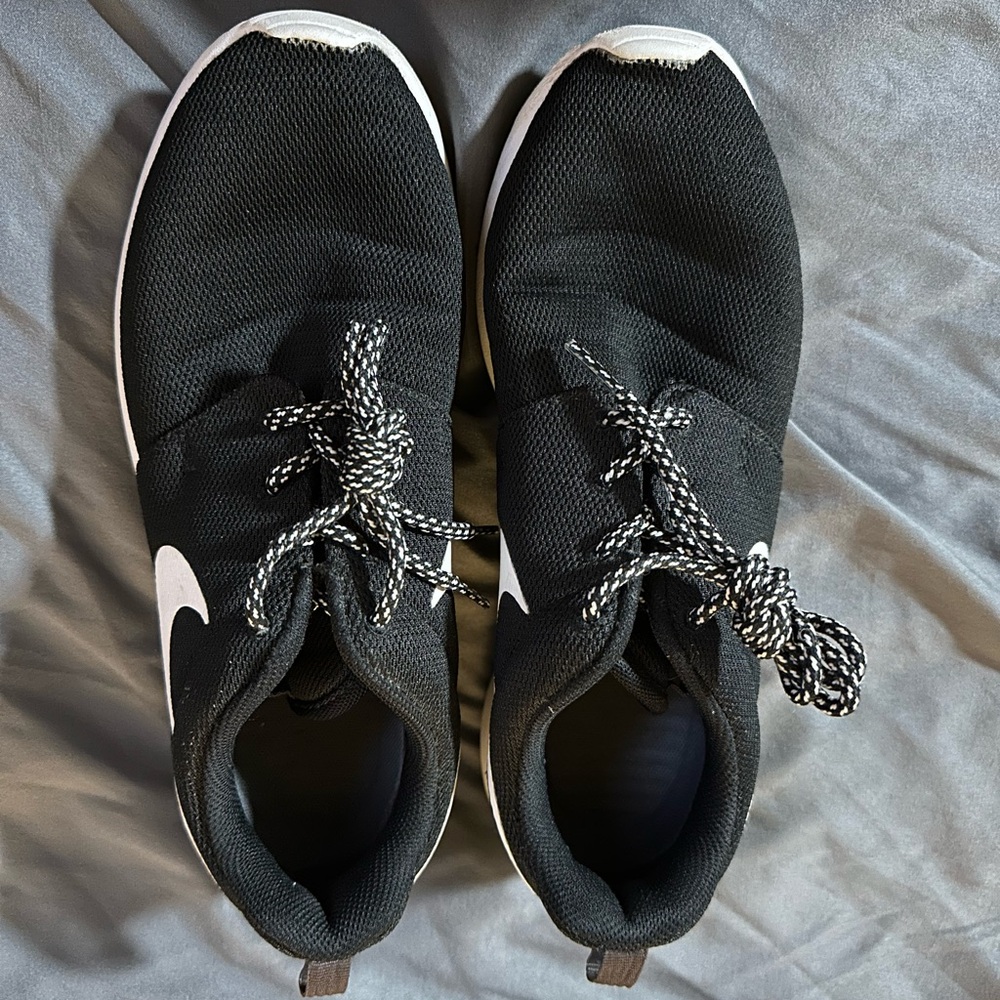 Black Nike sneakers - size 8 W GUC
